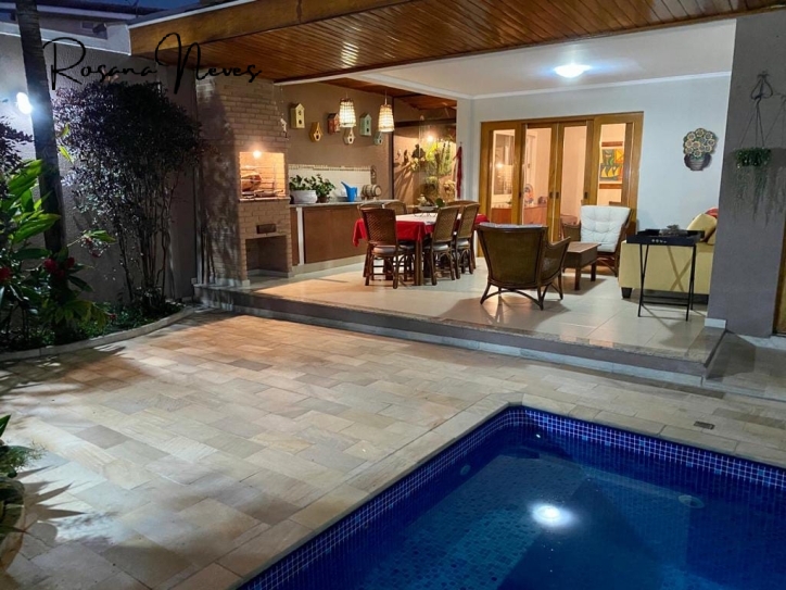 Sobrado em Condominio Fechado  4 dorm 1 suíte piscina e área gourmet